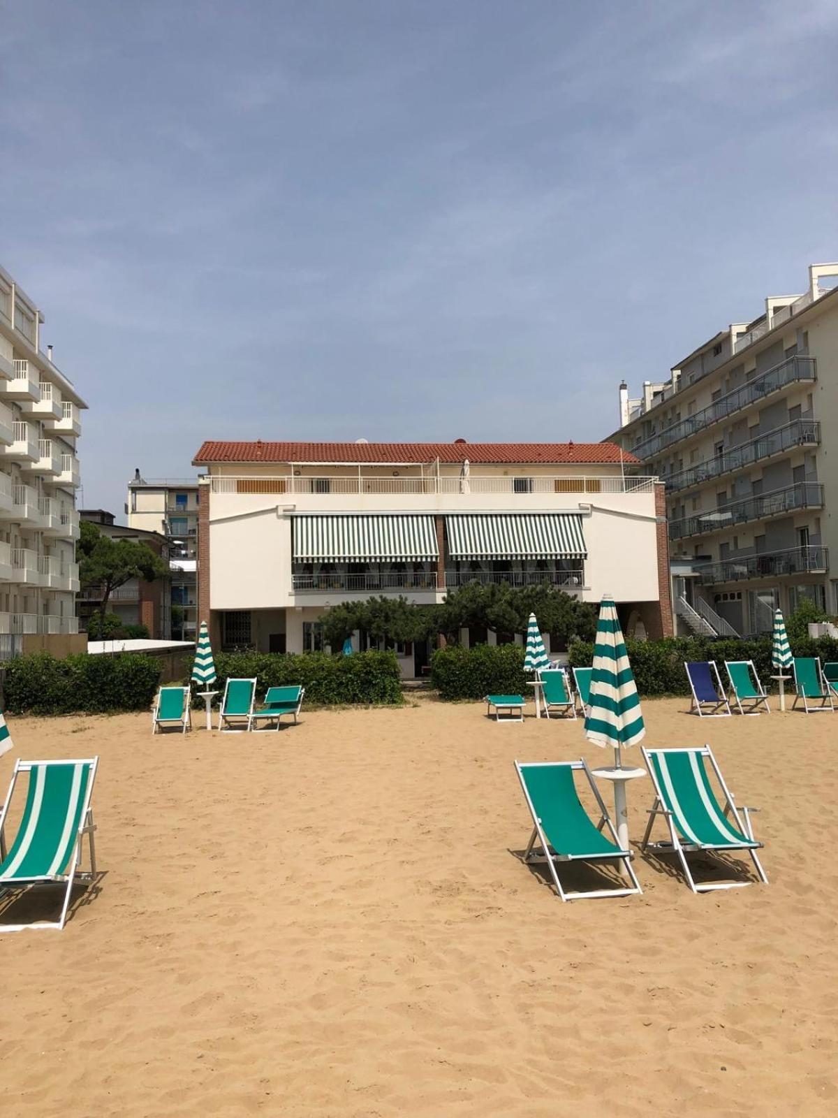 App4Rent Villa Zanetti - Appartamenti Con Spiaggia Privata Frontemare Lido di Jesolo Exteriér fotografie